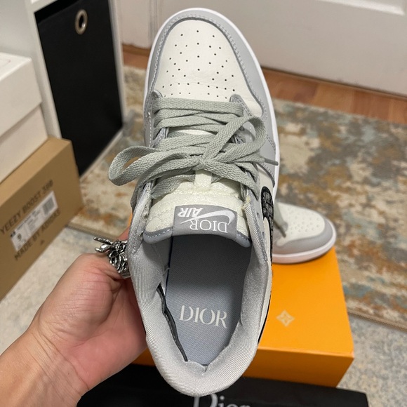 EUC Men’s Size 8 (Euro Sz 41) Dior X Air Jordan 1 Low Sneakers Grey/Black-Sail - Picture 14 of 17